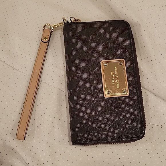 Michael Kors wallet - Picture 1 of 3